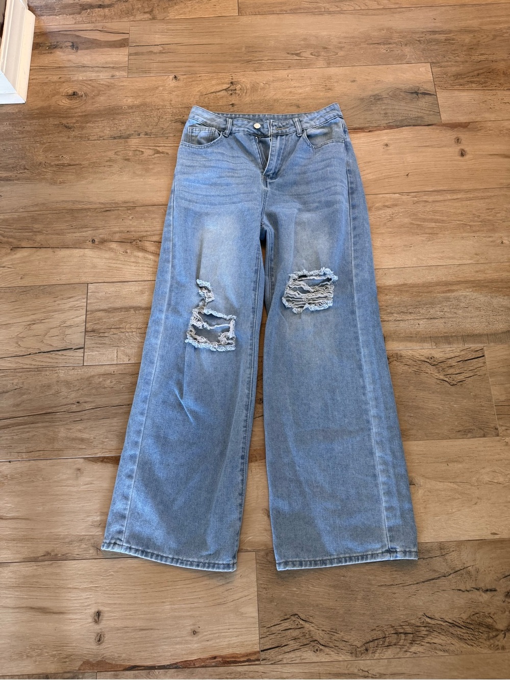 SHEIN Light Blue Distressed Wide-Leg Jeans